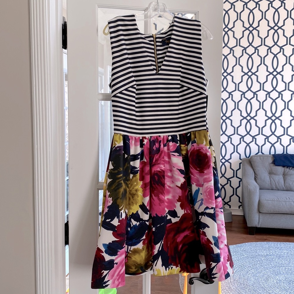 Navy/Cream Short Sleeve Floral Mini Dress